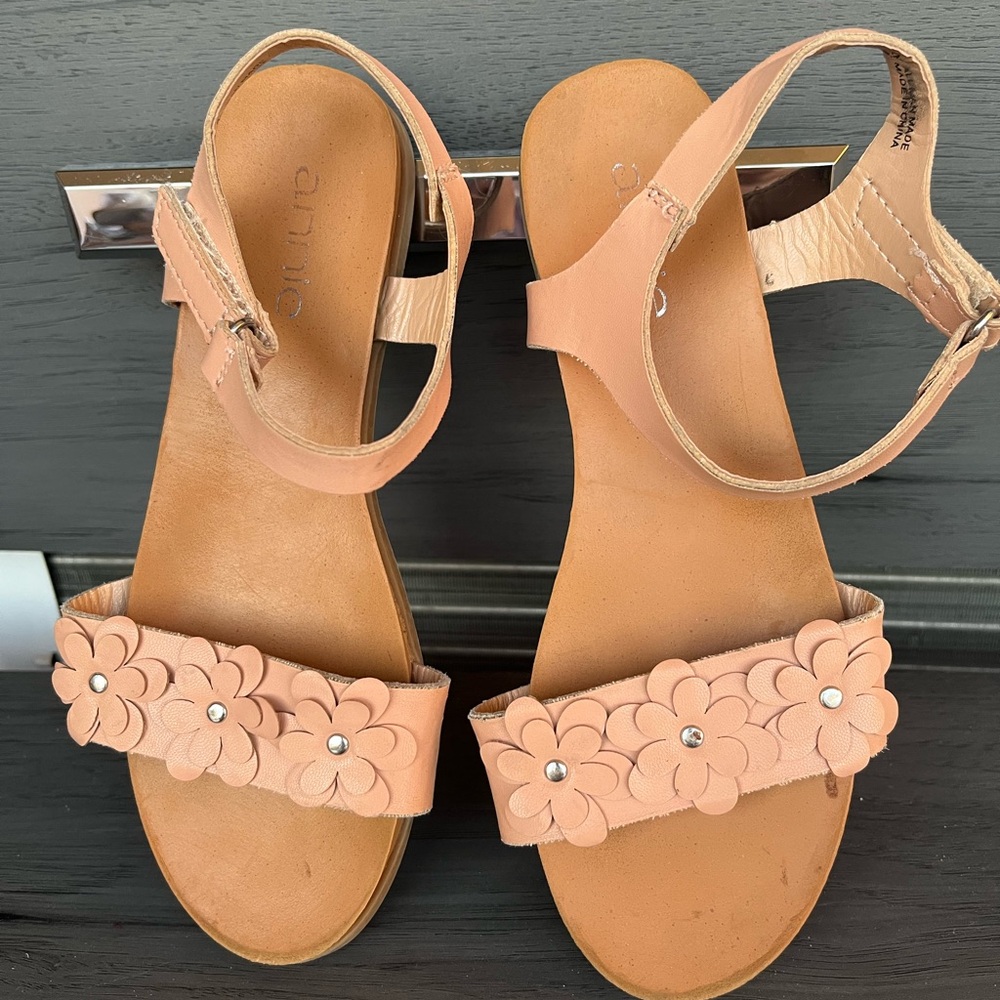 Annie Peach Floral Sandals girl's size 2 M excellent condition